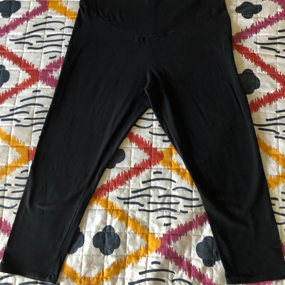 ohma! Maternity capri length leggings